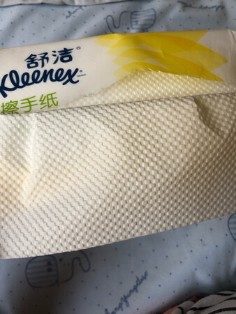 快递包装完好，送货上门，这款纸巾还不错，挺大一包的，用来擦手可以。