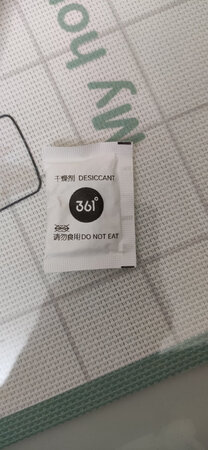 一共买了3件短袖上衣和一条短裤，才一百刚过点
物美价廉；值得你拥有。
纯棉吸汗；没有线头
做工精致；品质优良
就连干燥剂都做的那么精致