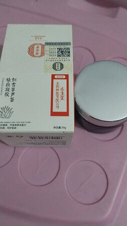 收到很久了，才来评价，是因为当时想自己试一试效果再来评价，现在来评价，首先得夸下快递是相当的给力，再就是当然效果还是很给力的，所以给店家满分，现在脸上痘印少了很多，也变淡了很多，我个人觉得这是我很满意的一次购物，感谢店家，朋友需要我也推荐了这个。