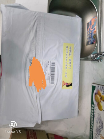 店家服务很好，这次优惠度大，一下买了三款，衣服质量没得说，之前买过，所以一直关注。