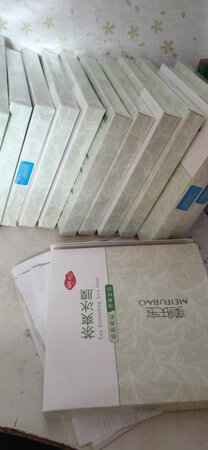 就是我买了两套，一点儿优惠也没有，还比买一套贵了一点，其余都没什么问题，看着挺不错的，是和之前用的差不多，但是我是过敏肤质，一直用这个不过敏，只要这个不过敏的话就没什么问题，还算满意