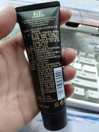产品包装：很严实，裹了好几层泡沫，还送了小袋子
保湿效果：水水的，保湿好
产品香味：淡香，男香“维京时代”