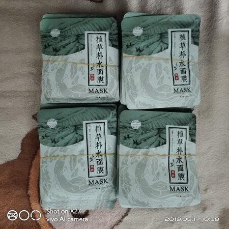 面膜用完之后感觉脸上皮肤光滑许多。第2次购买面膜了。