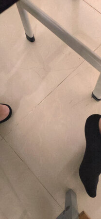 这娃子贼苏福，我昨天跑了一百公里，它很好滴保护了我都腿腿，我那180长的腿儿没有它是跑不完这段路的，很喜欢，希望以后多做点娃子~不说了，总而言之就是娃子很棒，也没破洞，穿着很舒服，，，反正我觉得医院的小姐姐挺美