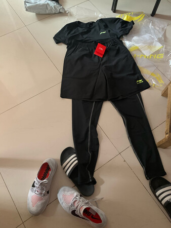 紧身半袖不错，做工很好，短裤也还行，打底裤，不错！142斤想了半天选择了L号大小合适