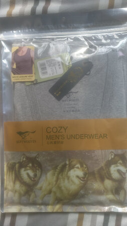 背心穿起来很舒服很贴身，材质用料也挺好的，柔软舒适，穿着睡觉应该会很舒服，款式大方，布料上乘，手感很好，柔软舒适，做工精细，无多余线头，无色差,穿上很舒服，大小合适！做工很好，车线很整齐，腰部也不会松松垮垮的，穿上特别舒适。挺好的！
