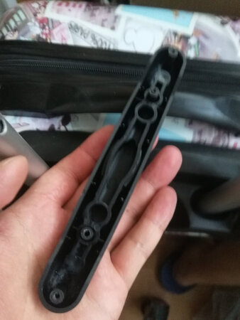 外部尺寸跟我原来那个差不多，但内部结构有差别，我又给它加工了一下，凑合着能用了，不太完美，但也比买个新的强，做工稍显粗糙，用料也不太好，刚收到货，一开箱味道有点大，放阳台半天就没味儿了，无论如何，箱子现在能用了，我还是很高兴的