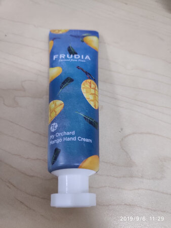 产品包装：密实
产品质感：细腻油润
保湿效果：一般
产品香味：芒果的香味，很好闻
