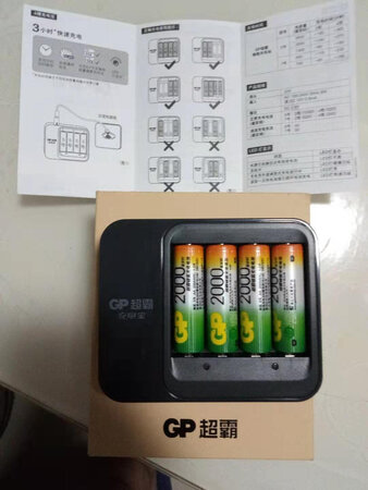 充电时长：这一款充满电在4~5个小时之间，没有标称的三个小时那么快，不过整体来说也算不错了。
电池电量：电池电量经久耐用，很不错，值得推荐，超霸的充电电池在十几年前我就买过，现在还在用，这次又买一套。
物流时效：京东物流没得说，直接送到家。
包装外观：完好无损