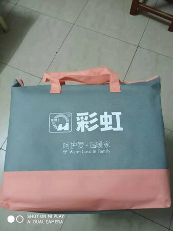 以前家里用的就是彩虹牌的电热毯，用了十多年了，坏了，所以又想换一个同品牌的新的，试用了一下，挺好用的，不错哟，是京东做活动的时候买的，送货上门挺方便的！