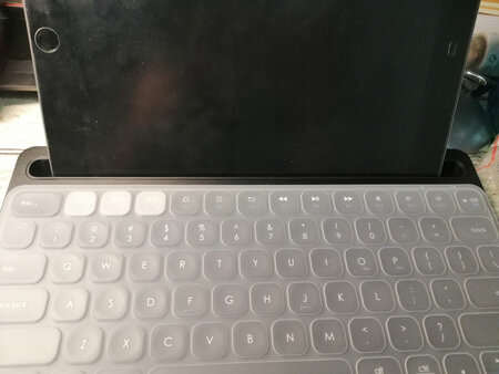 键盘有一定的重量是可以接受的太喜欢了放上平板颜值很高 我喜欢好评