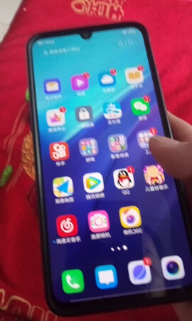 这款手机很好用，特别是电池我能用两天，像素也挺好的