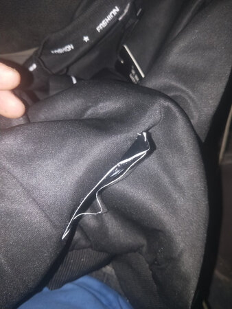 刚打开一来就这样？衣服也太差劲了吧！
