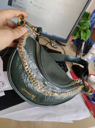 外观颜值：美
材质手感：舒服
容量空间：手机口红
做工细节：好
适用场合：配饰