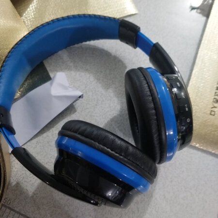 耳机很好，听起来舒服，音质不错跟描述的一样?特意用了两天来评价，给同事拿过去了，准备再买一个。