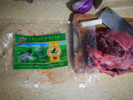 我一星都不想给，明明买的是里脊肉，给我发的是带皮的腿肉，找客服，客服说这就是里脊，分量不足我都没计较，犯了错误还不承认，以前买腿肉四斤有二斤肥肉我都没计较，这次太过分了，奉劝其他朋友谨慎。