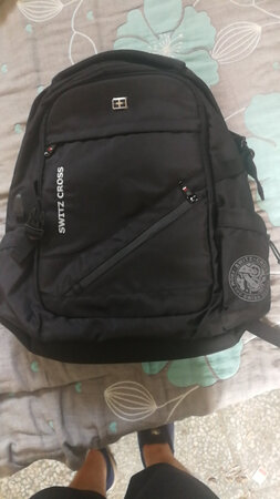 收到新的双肩包，包很大 一个人旅行的话 带几件衣服 洗漱用品足够了
