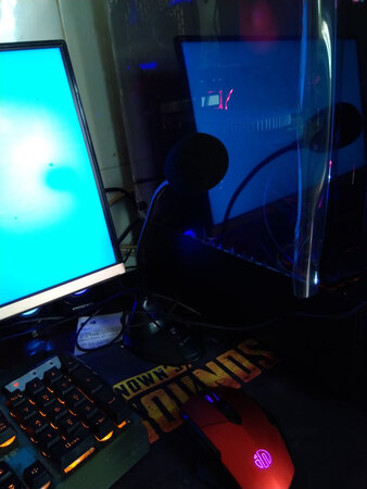 机箱好评，电源也很有分量，装4个风扇组成风道刚刚好。