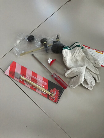 擦玻璃给我弄碎了…………