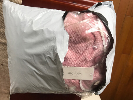 最糟糕的一次网购，先不说东西质量，包装破损的一塌糊涂往快递柜一方就脱手了，这就是东京这就是所谓的名牌内衣产品