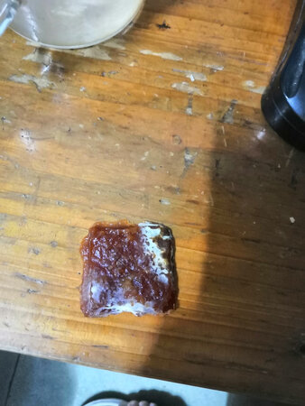 几个包装袋漏气的，今天又吃出一个发霉的，希望给个说法