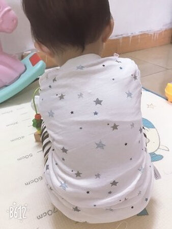 他家的衣服挺好的，质量也不错。手感很好，价格也不贵。一下子买了很多。好评。