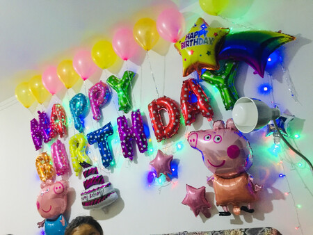 给儿子过生日买的，物流很快，和孩子一起完成，孩子太喜欢了，帮忙一起布置，孩子自己动手布置，也是一种快乐，邀请了小伙伴，都说很好看，说下次生日也买这个东西，童年就是留下美好的记忆，陪伴是最好的礼物?，以后每年都要布置，不同的风格，让孩子去完成，开心幸福。