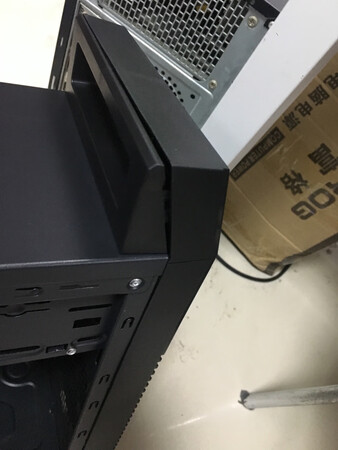 收到己破损的机箱，但是我用胶水粘上，将就用