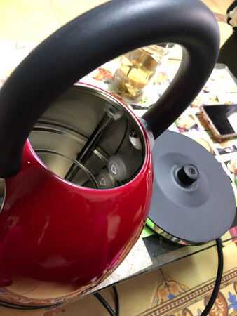 热水壶我太喜欢了，请朋友过来喝茶都说漂亮，接水倒水都方便。