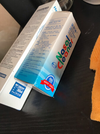 一下买了两个，家里有两个宝宝，最近天气比较干燥，而且感冒生病的特别多，我家大宝感冒咳嗽比较严重，现在又把感冒传染给了我家小宝宝，两个孩子都是鼻子不通气而且伴有咳嗽的症状，那天去医院看病，医生推荐这款洗鼻液，说比较好，所以回家及时就来京东买了，希望效果很好，还没来的及用，先过来评价。