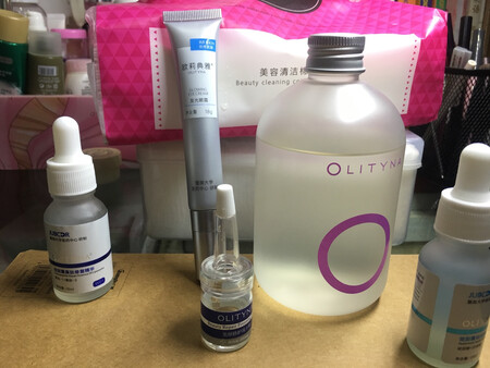 面膜特别好用，贴脸上很舒服，满满的精华。用完脸上很舒服?希望医美类的护肤品能让皮肤变健康！