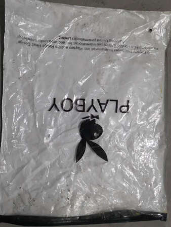 裤子是烂的，联系客服说是快递磨烂的，内包装都没烂就裤子烂了是快递的事？最糟心的一次购物