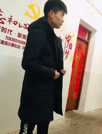 衣服质量不错，款式很喜欢，码数合适，没有色差，好评，很喜欢。