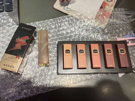 49元还送了一支3.6克的哑光口红 小样用了 再来买正品