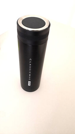 关于保温杯，那就先说说保温效果，这么说吧，保温效果很好，晚上十点睡觉前倒的开会，早上六点起床喝还有点烫嘴；316的钢也是很厉害了，颜值方面也可以，不突出也不落后，日常杯子吧，有一个小隐患，杯盖的橡皮圈时间一长我觉得会松动