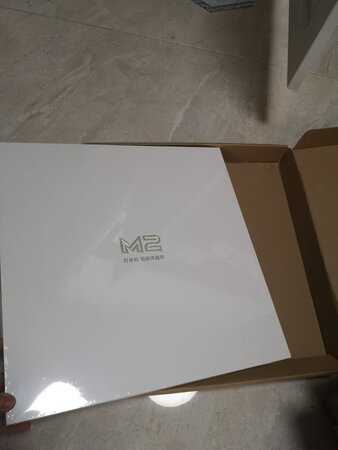 外形外观：包装超级精致，第一次买到这么精致的体重秤诶～打开也很好看，不算大，有弧度的四个角～颜值绝对可以的。放在新房子了所以还没来得及试用