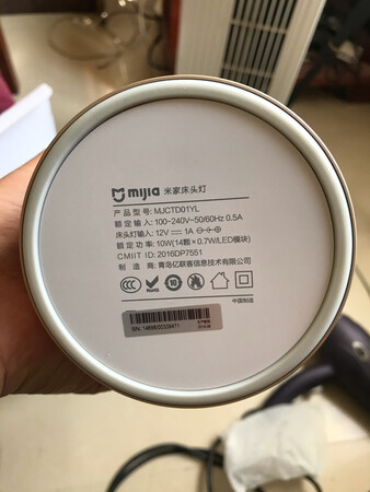 外观款式：简洁美观
功能设计：色彩和亮度可以调节，号称1600w色，但实际没办法精确调整
操作使用：直接触控和app操作都很方便
材质工艺：质感不错
做工质量：跟艺术品一样
其他特色：能够融入米家生态，这点很重要。米家生态真的做得不赖，价格实惠，给很多家庭普及智能家居。设备与设备在生态里面，设备与设备配合使用能做到1+1大于2的效果