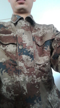 衣服质量杠杠，很不错，店家服务到位，不厌其烦的耐心解答提问，要求补开发票也很痛快，细心提示各种问题。衣服款式不错，穿起来很精神，有种军人的感觉，给店家点赞。