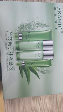 一直用这个牌子，温和不刺激，双11快递也是***的，以为明天才到，今天就到了开心，今天就可以接着用了，happy~