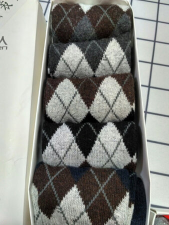 手感挺厚实，冬季穿保暖性好