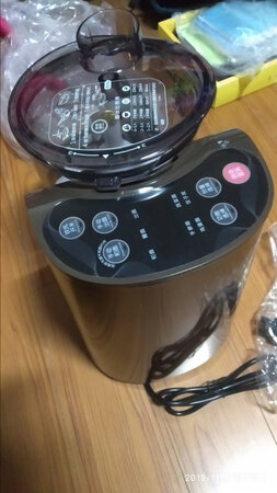 外观很好看，就是有很多划痕，不知道是不是别人的退货，?
