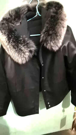 皮衣收到了，自己好满意，商家服务真的很好，是我一次满意的一次购物