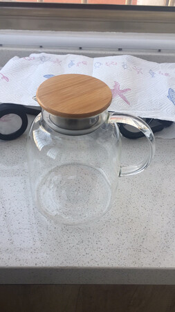 家里有净水机，但是终究是生水，直接喝不到好，健康的水还是需要烧开后喝，孩子不爱喝热水，正好用这个大杯子烧，可以用火上直接烧，烧开后晾凉就可以了，非常不错，家里来客人多了还可以煮茶喝，容量绝对够用，性价比高，很推荐