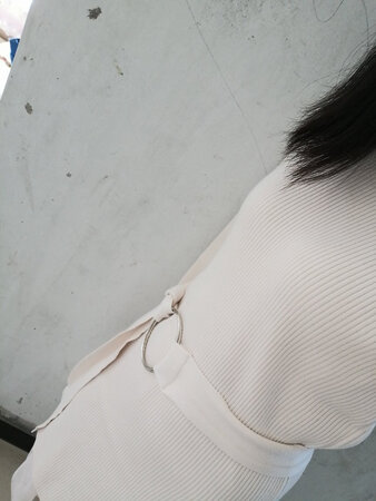 很不错哦，实物跟图片一模一样，摸起来很舒服，也没有多余的线头，应该不会起球，快递两三天就到了，赞?会继续光顾的噢?