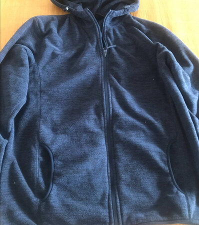 京东自营品牌，衣服质量挺好的，之前买过了，这个搞活动又买了几件。尺码合适，外形好看，穿着舒服。