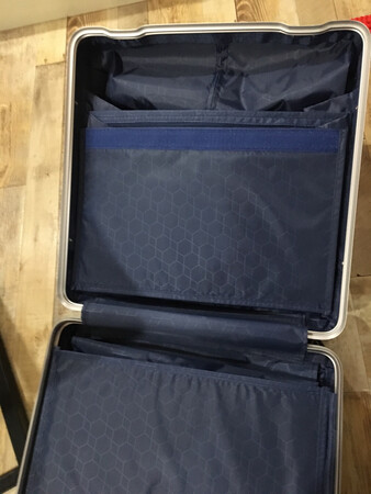 质量不错，设计合理，性价比高，有点超值了，还是不错的。