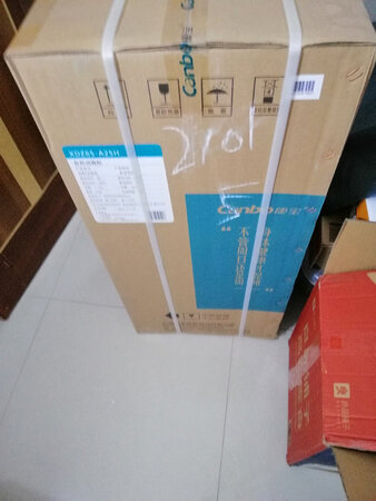 买回来马上使用挺好啊，消毒柜杀毒的很干净，辛苦快递哥，快递哥送到我们家里面。