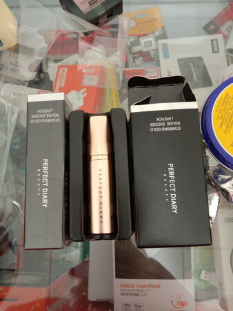 迷你的眼影啊！双十一买的，买一送一价格很便宜，总体很满意！