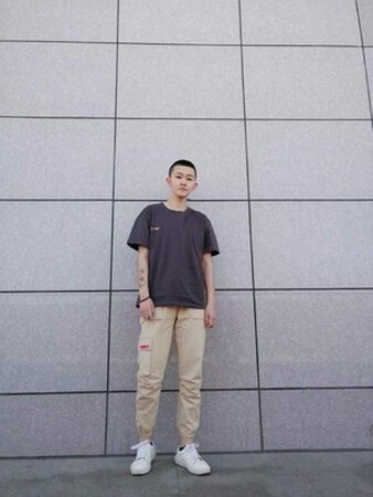 裤子收到了，赶紧试了下上身效果特别好，特别好搭衣服，价格也合适，满意