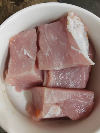 通脊肉，纯瘦肉，不帶皮不夹肥肉，肉质较粗，没有五花肉鲜嫩，个人感觉不是很好吃，一般般。